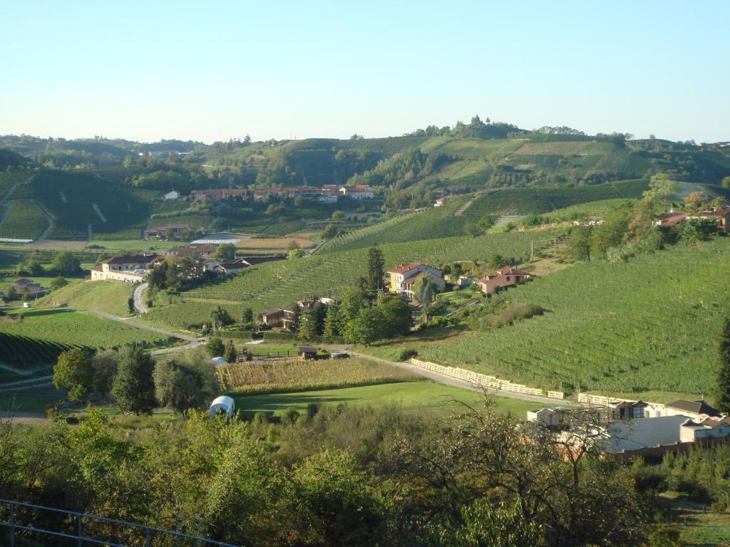 Villa Agriturismo Cascina Vrona à Monteu Roero Extérieur photo